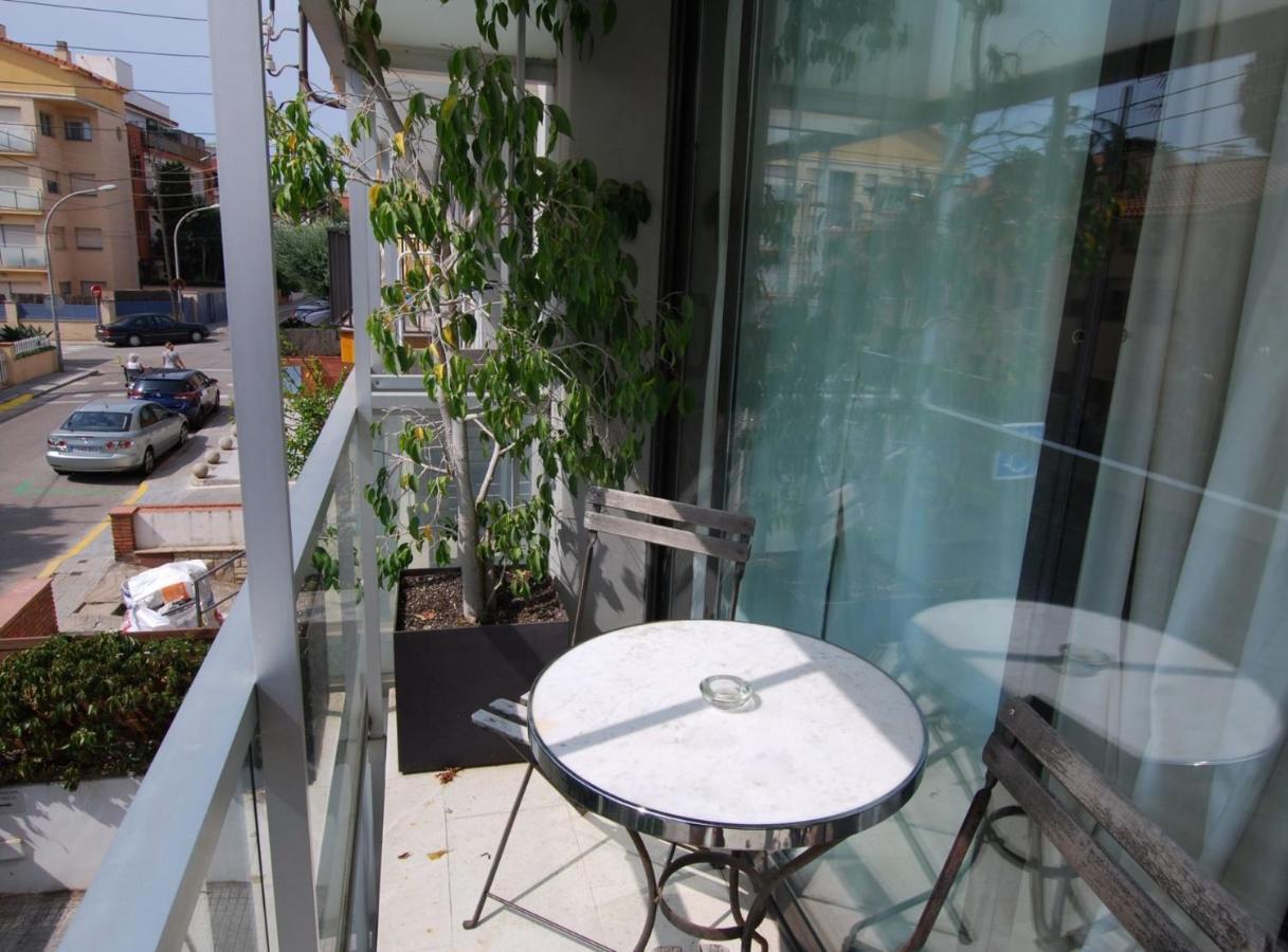 Blue Fridge Apartmen - Blue Fridge Apartmen - Ideal For Couples, Near Beach And Well Connected Apartamento Vilassar De Mar Exterior foto