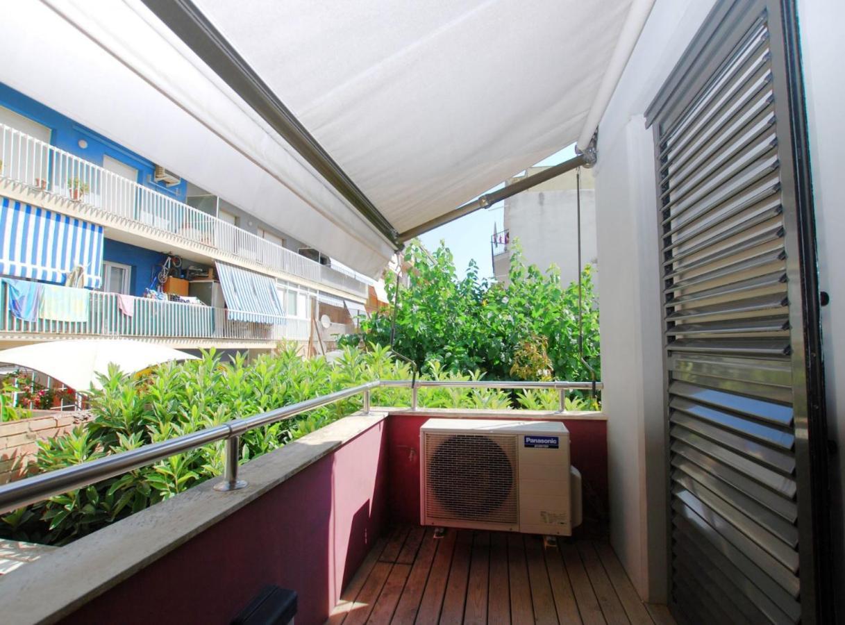 Blue Fridge Apartmen - Blue Fridge Apartmen - Ideal For Couples, Near Beach And Well Connected Apartamento Vilassar De Mar Exterior foto