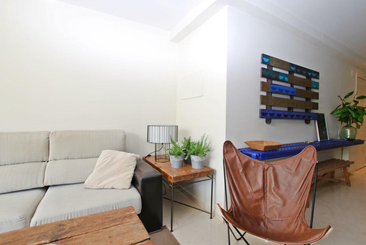 Blue Fridge Apartmen - Blue Fridge Apartmen - Ideal For Couples, Near Beach And Well Connected Apartamento Vilassar De Mar Exterior foto
