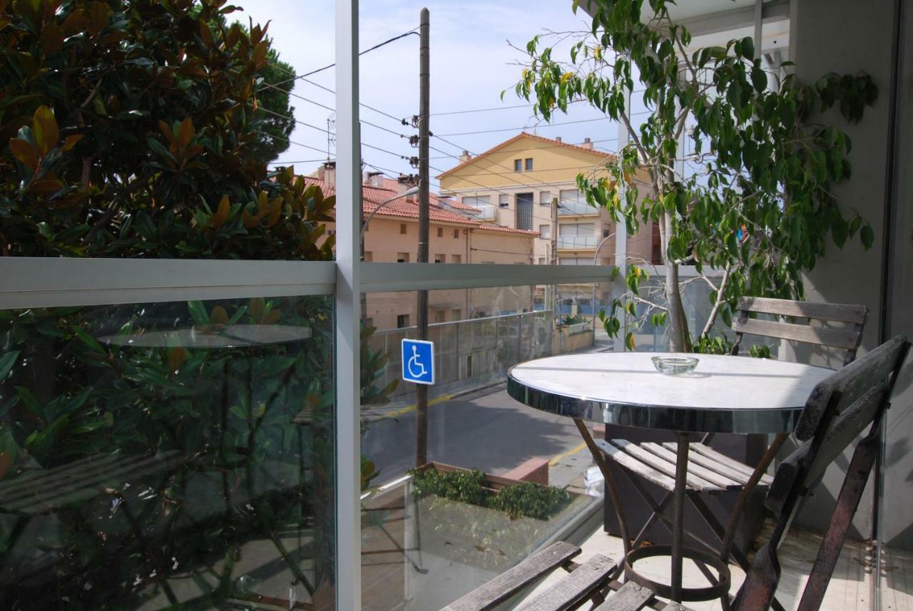 Blue Fridge Apartmen - Blue Fridge Apartmen - Ideal For Couples, Near Beach And Well Connected Apartamento Vilassar De Mar Exterior foto